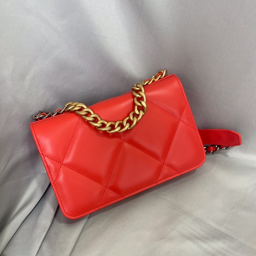 Chanel 19woc  22c mirror boutique