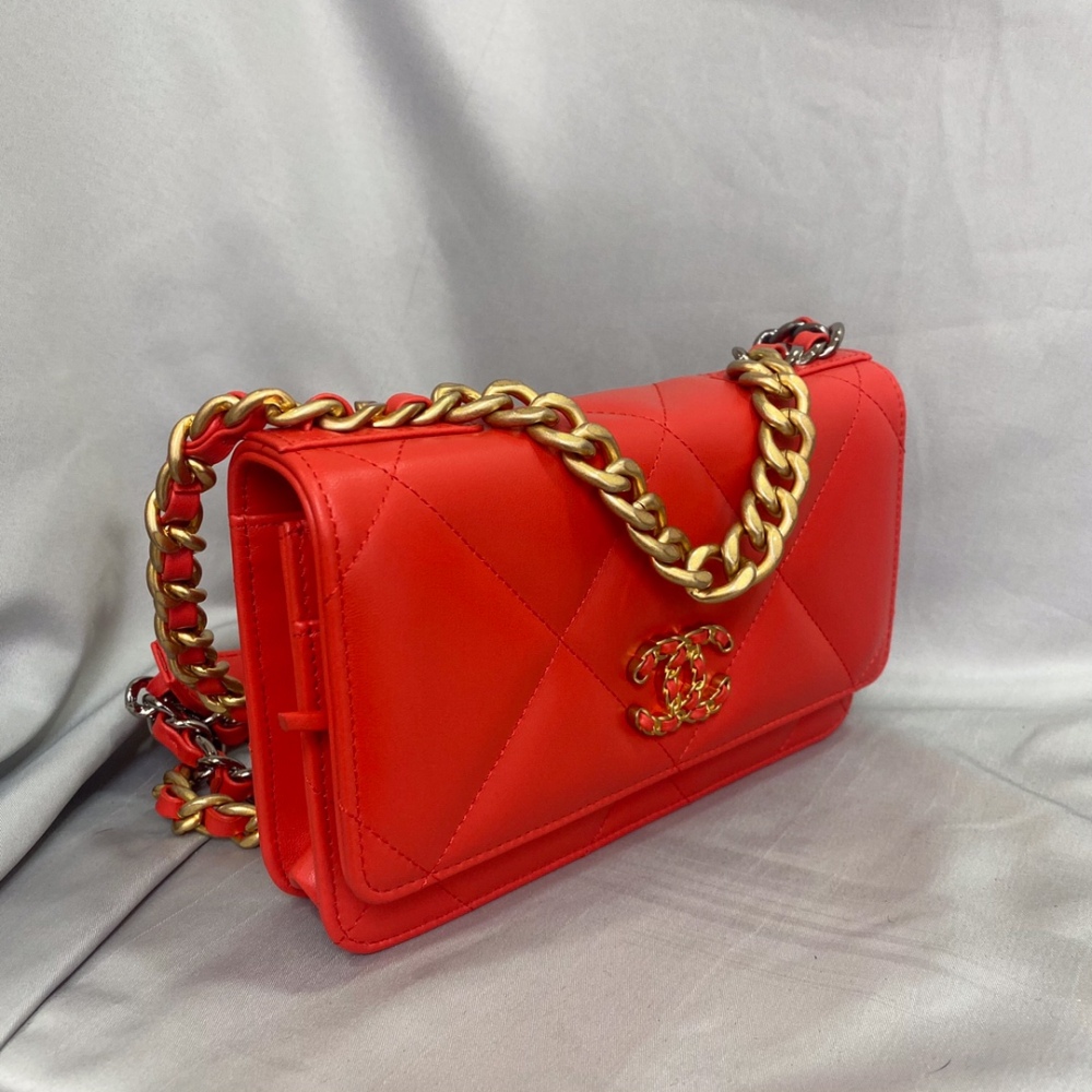 Chanel 19woc  22c mirror boutique