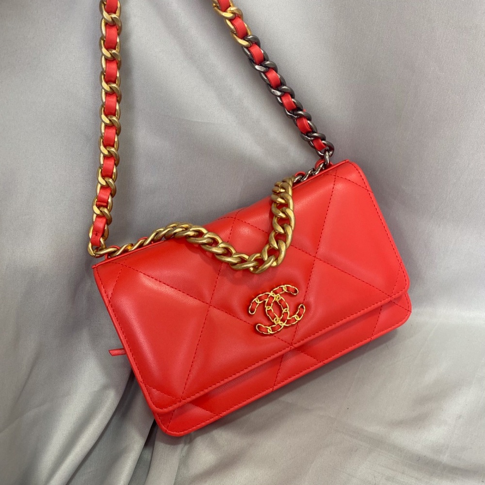 Chanel 19woc  22c mirror boutique