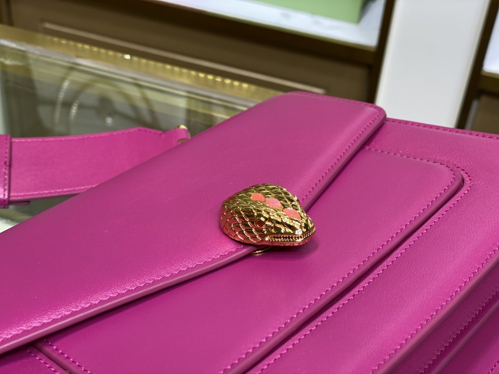 Bulgari 𝙎𝙀𝙍𝙋𝙀𝙉𝙏𝙄 𝙁𝙊𝙍𝙀𝙑𝙀 Maxi Chain bag Mirror Boutique