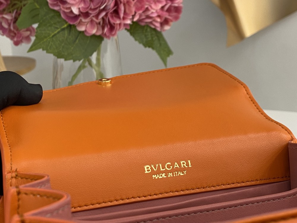 Bulgari 𝙎𝙀𝙍𝙋𝙀𝙉𝙏𝙄 𝙁𝙊𝙍𝙀𝙑𝙀 Maxi Chain bag Mirror Boutique