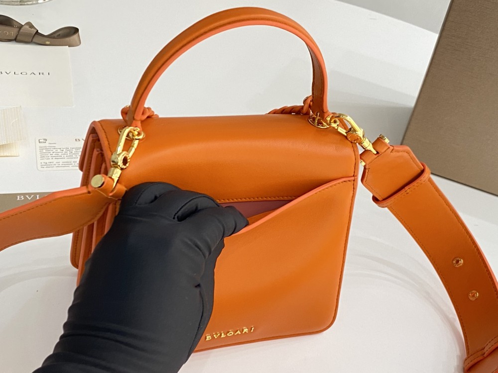 Bulgari 𝙎𝙀𝙍𝙋𝙀𝙉𝙏𝙄 𝙁𝙊𝙍𝙀𝙑𝙀 Maxi Chain bag Mirror Boutique