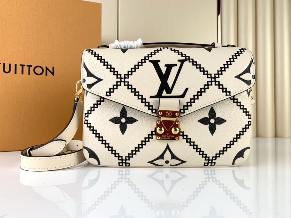 Louis Vuitton Pochette Metis M46018 Mirror boutique
