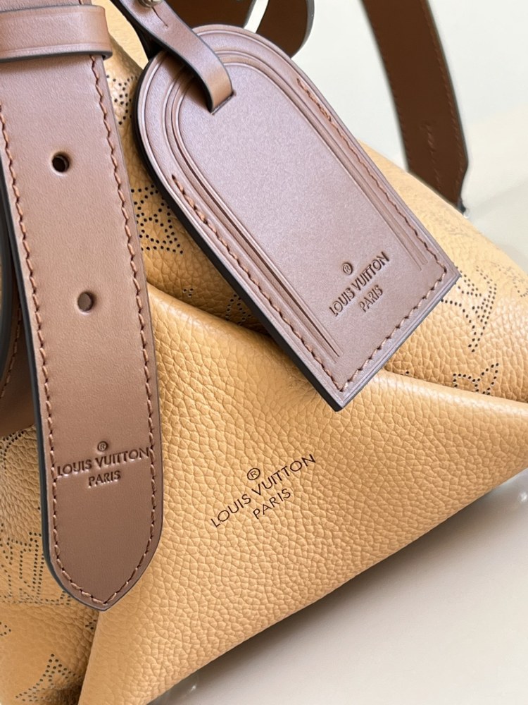 Louis Vuitton BEAUBOURG HOBO MM M56073 mirror boutique