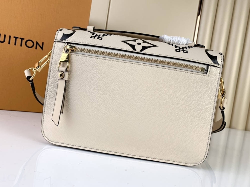 Louis Vuitton Pochette Metis M46018 Mirror boutique