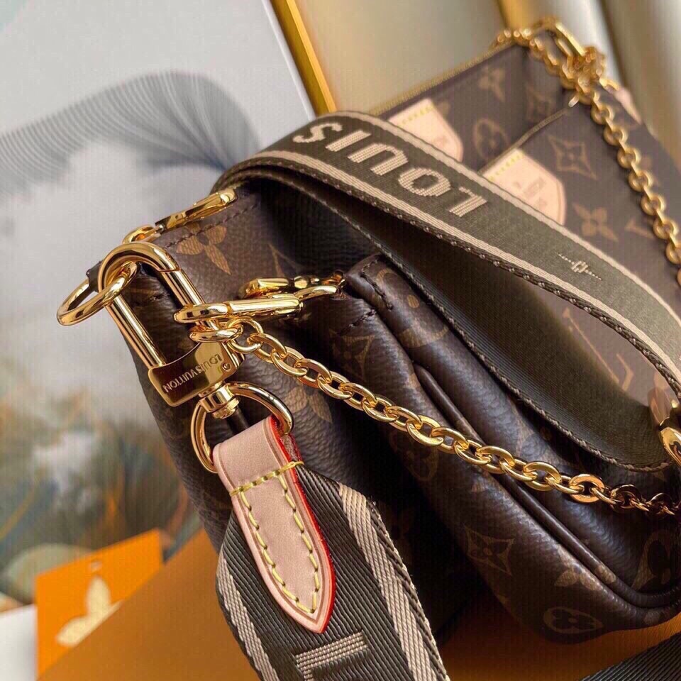 Louis Vuitton 𝙈𝙐𝙇𝙏𝙄 𝙋𝙊𝘾𝙃𝙀𝙏𝙏𝙀 M44840  Mirror boutique