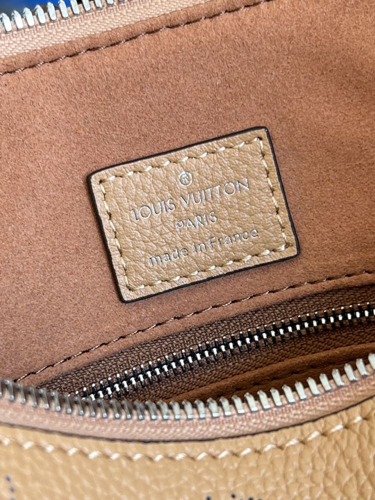 Louis Vuitton BEAUBOURG HOBO MM M56073 mirror boutique