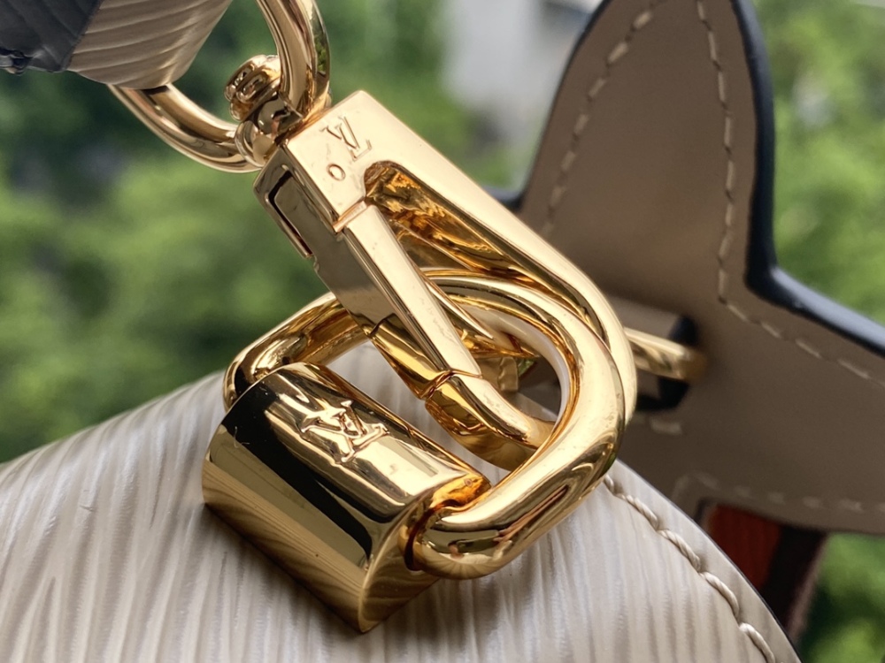Louis Vuitton Twist M57049 Mirror boutique