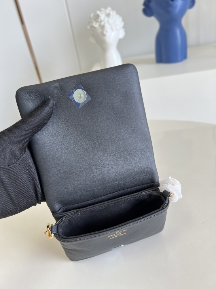 Louis Vuitton Beltbag Coussin Monogram  M81125 mirror Boutique
