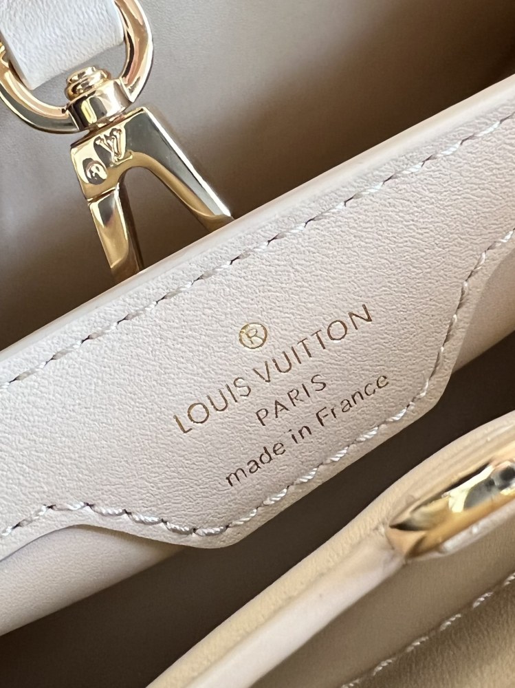 Louis Vuitton Capucines MM M48865 M59225  mirror boutique