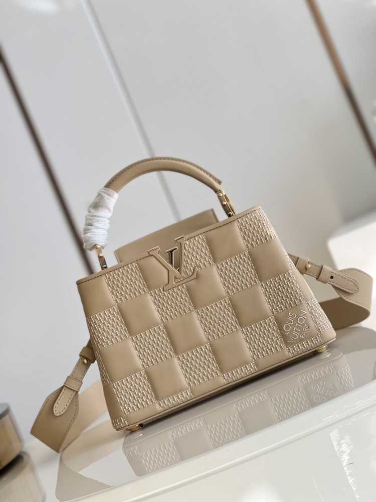 Louis Vuitton Capucines MM M48865 M59225  mirror boutique