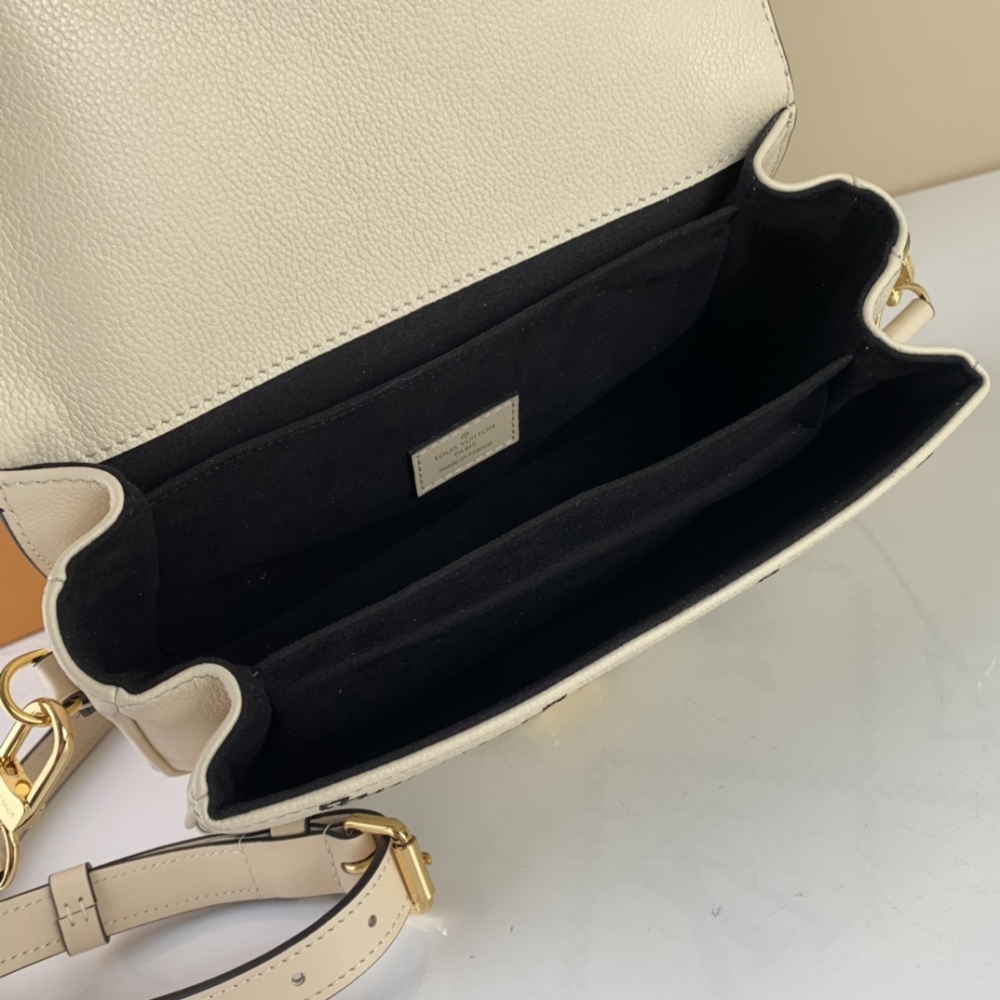 Louis Vuitton Pochette Metis M46018 Mirror boutique