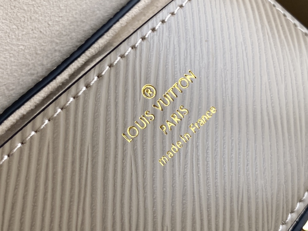 Louis Vuitton Twist M57049 Mirror boutique