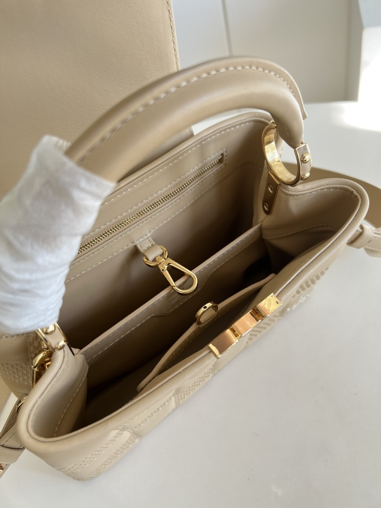 Louis Vuitton Capucines MM M48865 M59225  mirror boutique