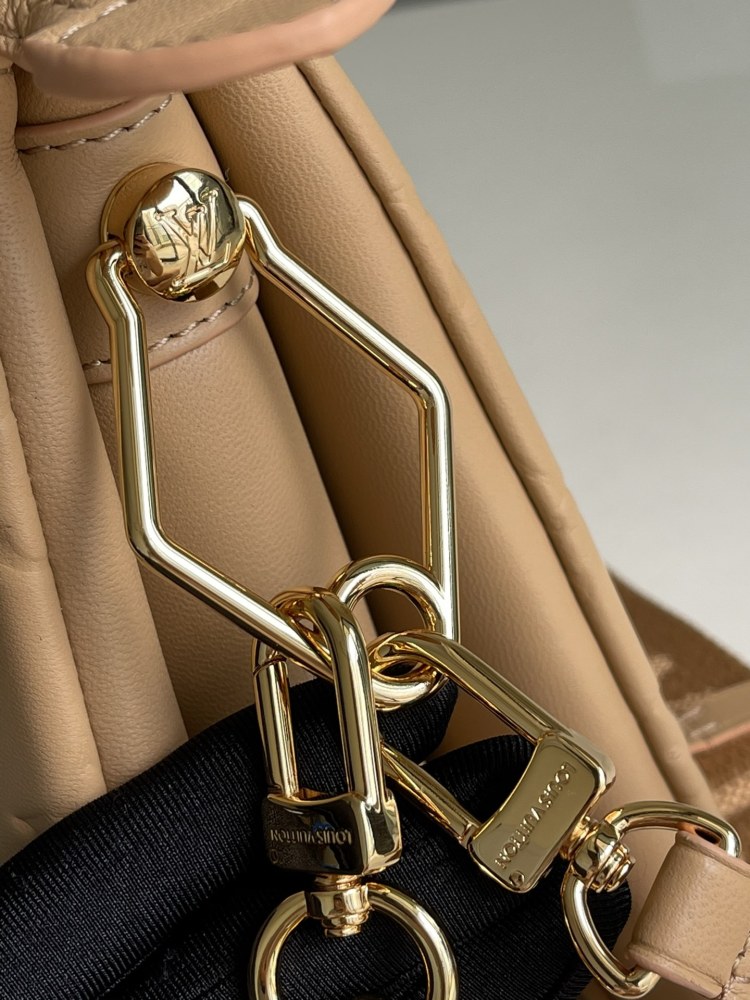 Louis Vuitton Coussin Monogram  M57790 mirror Boutique