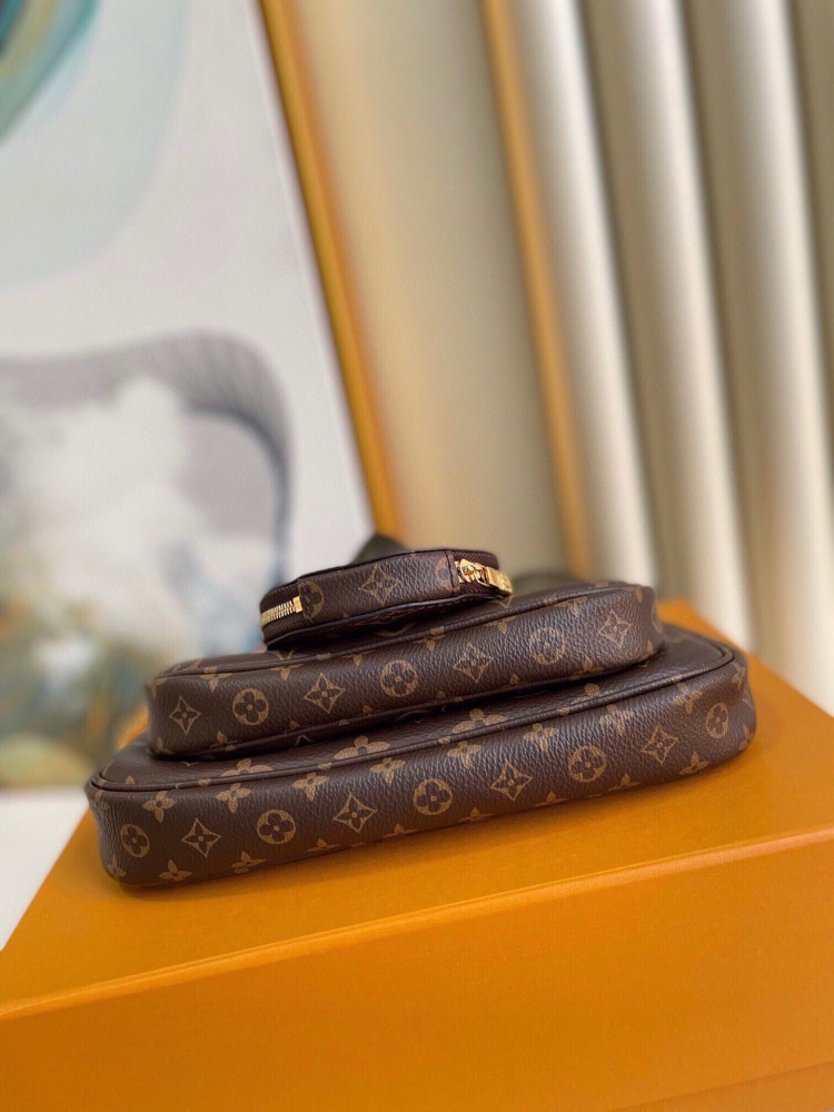 Louis Vuitton 𝙈𝙐𝙇𝙏𝙄 𝙋𝙊𝘾𝙃𝙀𝙏𝙏𝙀 M44813 Mirror boutique