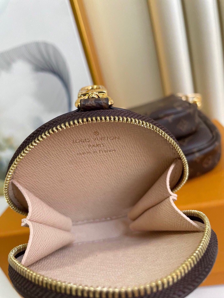 Louis Vuitton 𝙈𝙐𝙇𝙏𝙄 𝙋𝙊𝘾𝙃𝙀𝙏𝙏𝙀 M44813 Mirror boutique