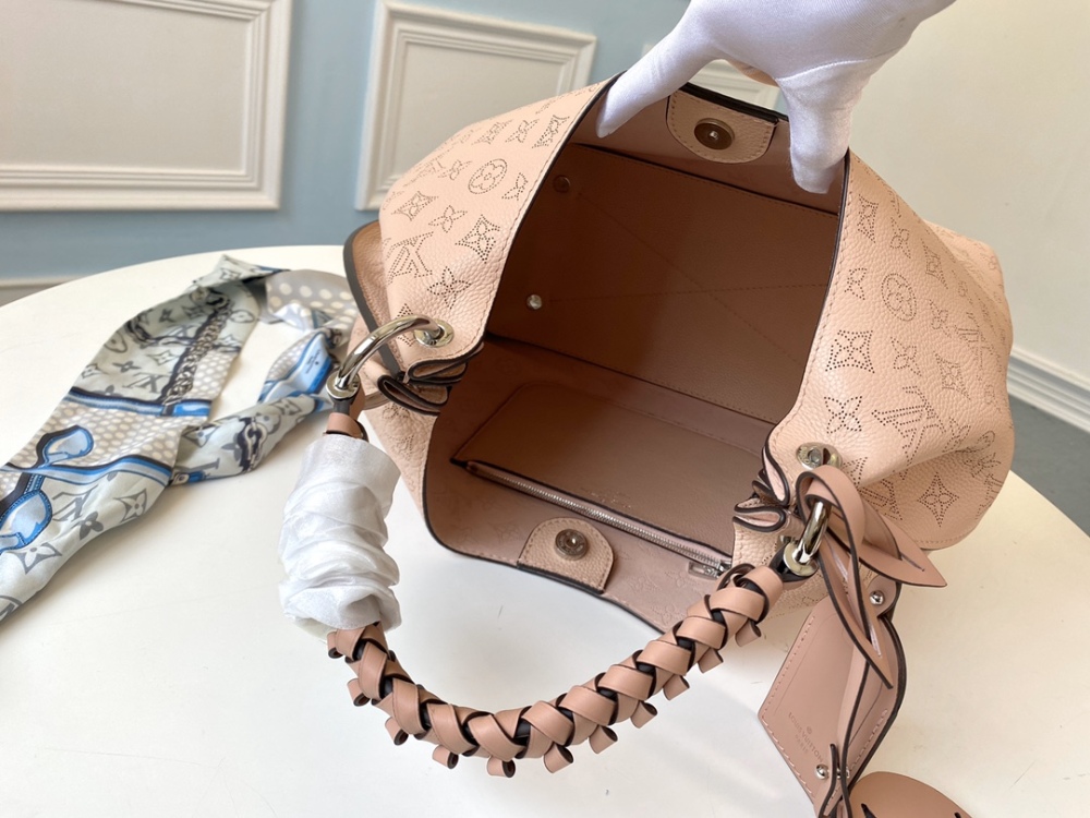 Louis Vuitton Babylone M53188  mirror boutique