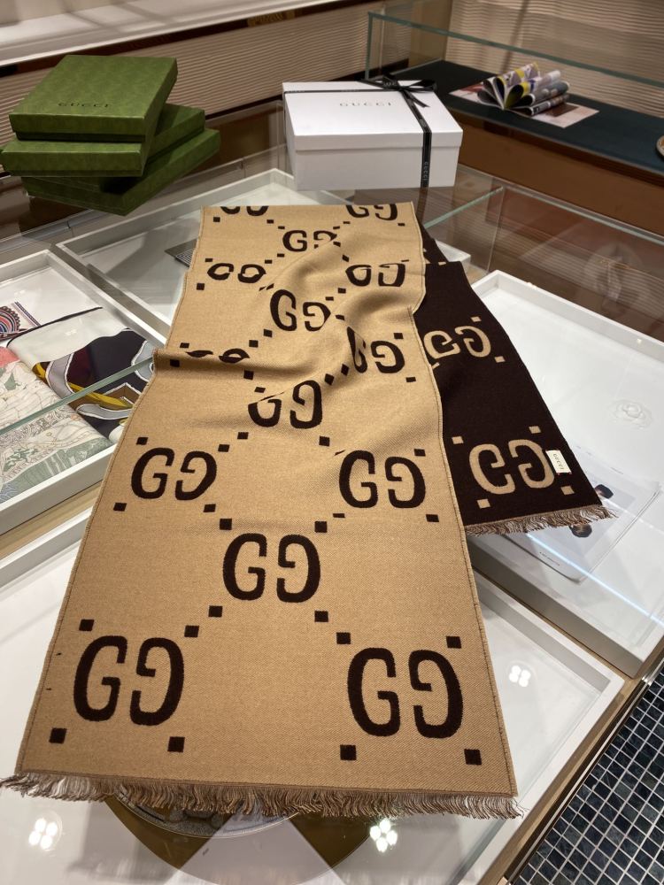 Gucci scarf