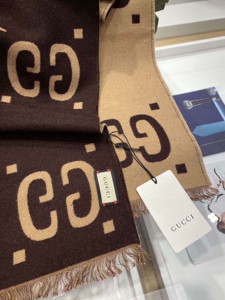 Gucci scarf