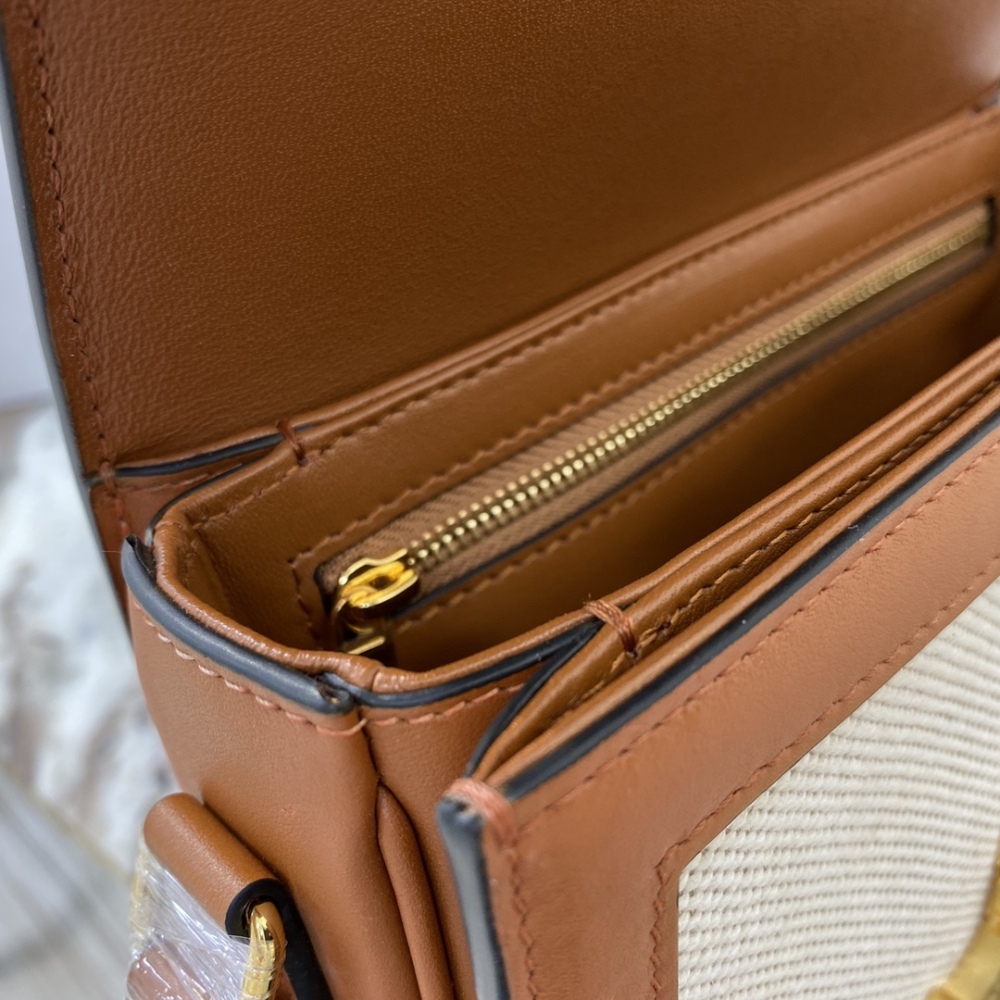 Celine  TEEN TRIOMPHE PM 18cm Mirror Boutique
