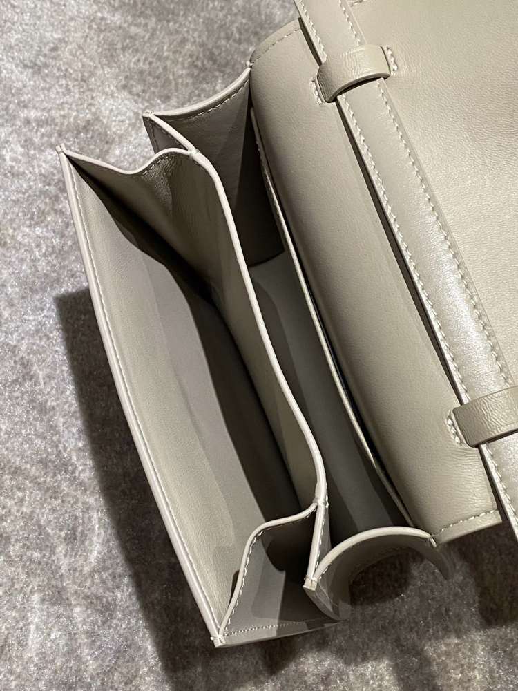 Celine  TEEN TRIOMPHE PM 18cm Mirror Boutique