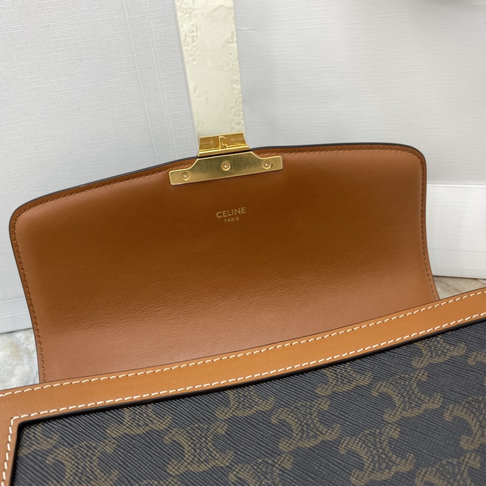 Celine TRIOMPHE MM 22cm Mirror Boutique