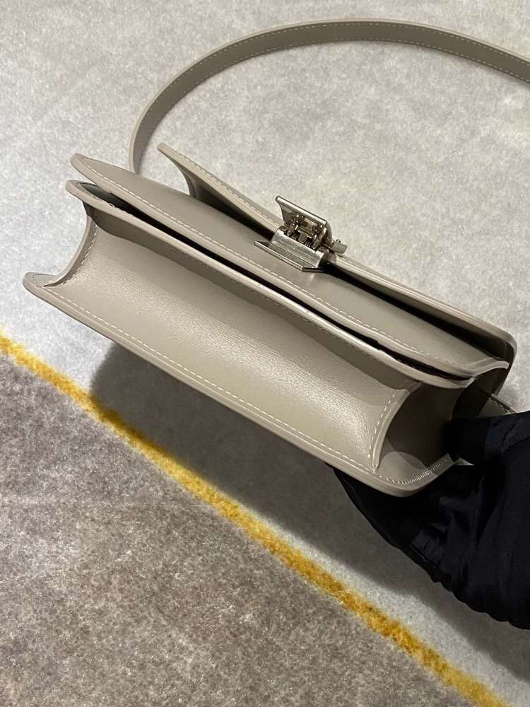 Celine  TEEN TRIOMPHE PM 18cm Mirror Boutique