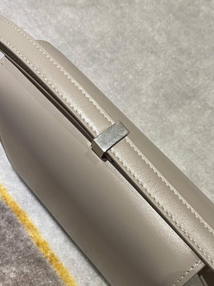 Celine  TEEN TRIOMPHE PM 18cm Mirror Boutique