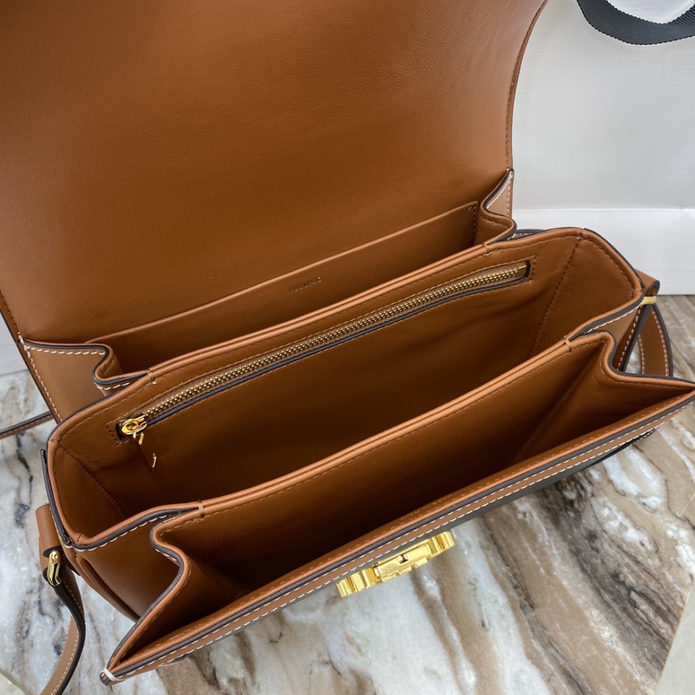 Celine TRIOMPHE MM 22cm Mirror Boutique