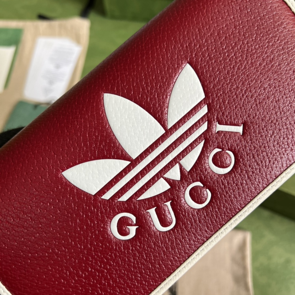 Gucci Saddle Bag WOC 621892 Mirror Boutique