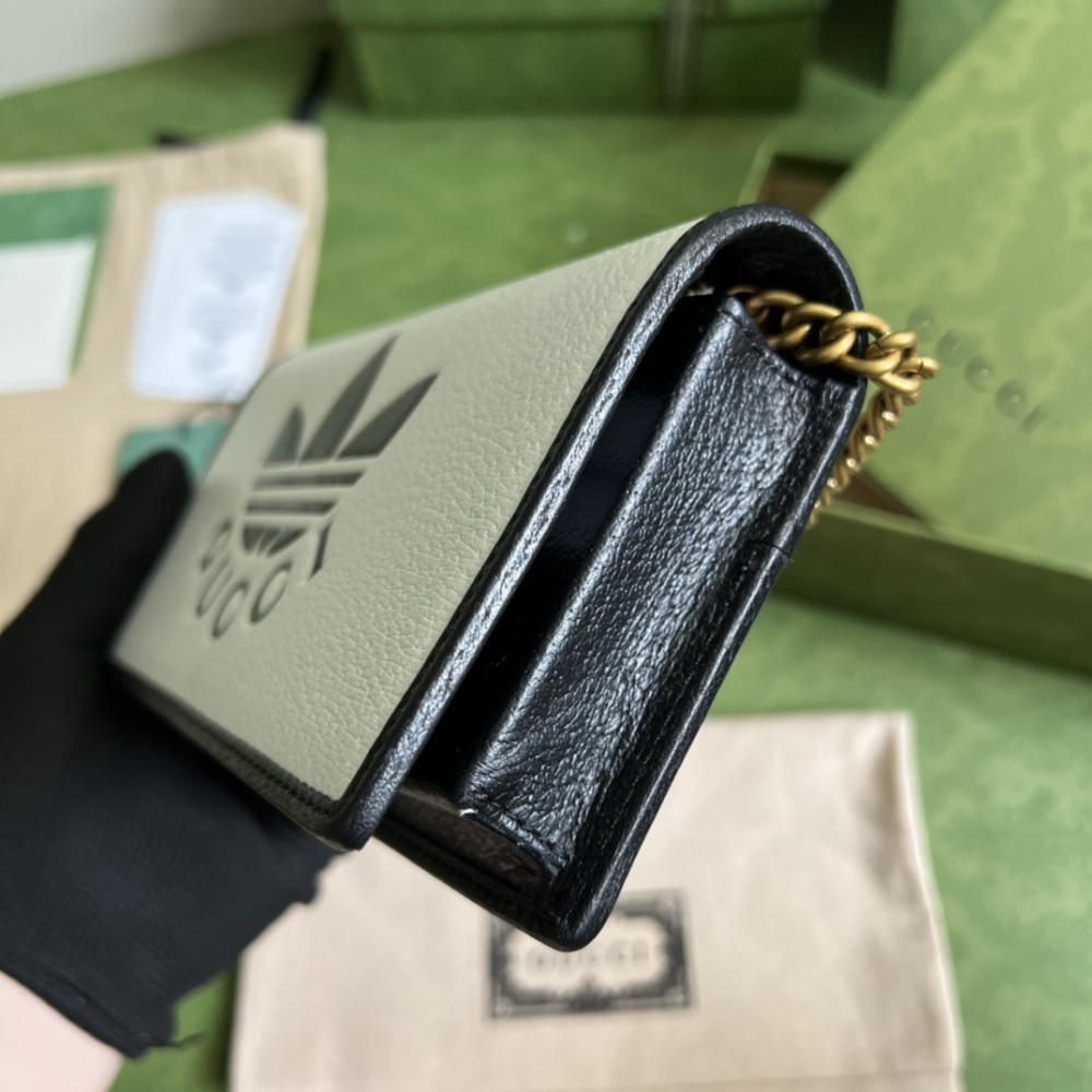 Gucci Saddle Bag WOC 621892 Mirror Boutique