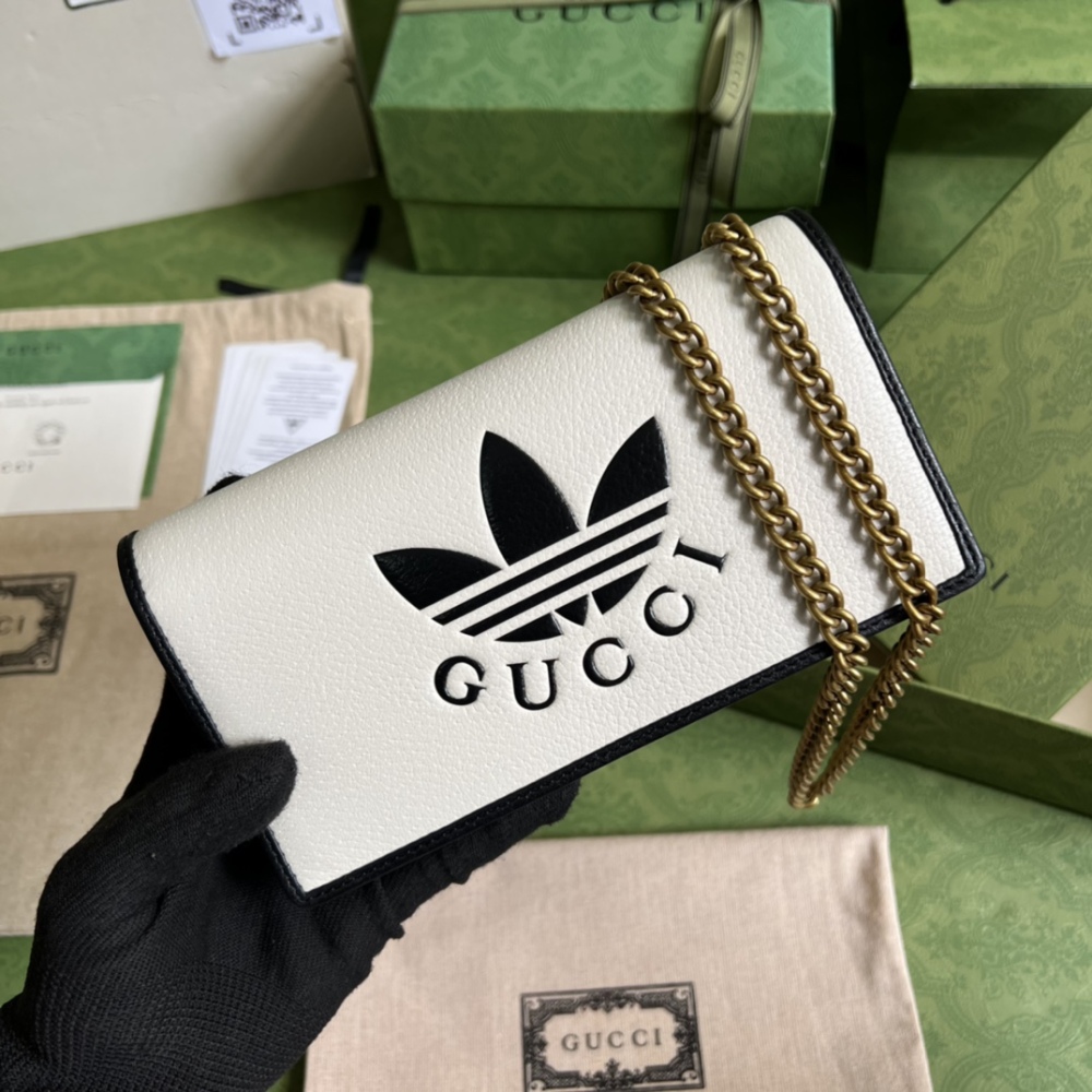 Gucci Saddle Bag WOC 621892 Mirror Boutique