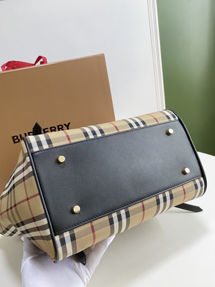 Burberry Shopping Bag 8812 Mirror Boutique