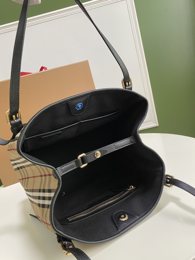 Burberry Shopping Bag 8812 Mirror Boutique