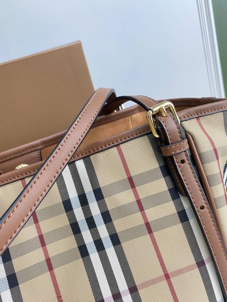 Burberry Shopping Bag 8812 Mirror Boutique