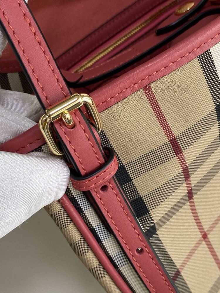 Burberry Shopping Bag 8812 Mirror Boutique