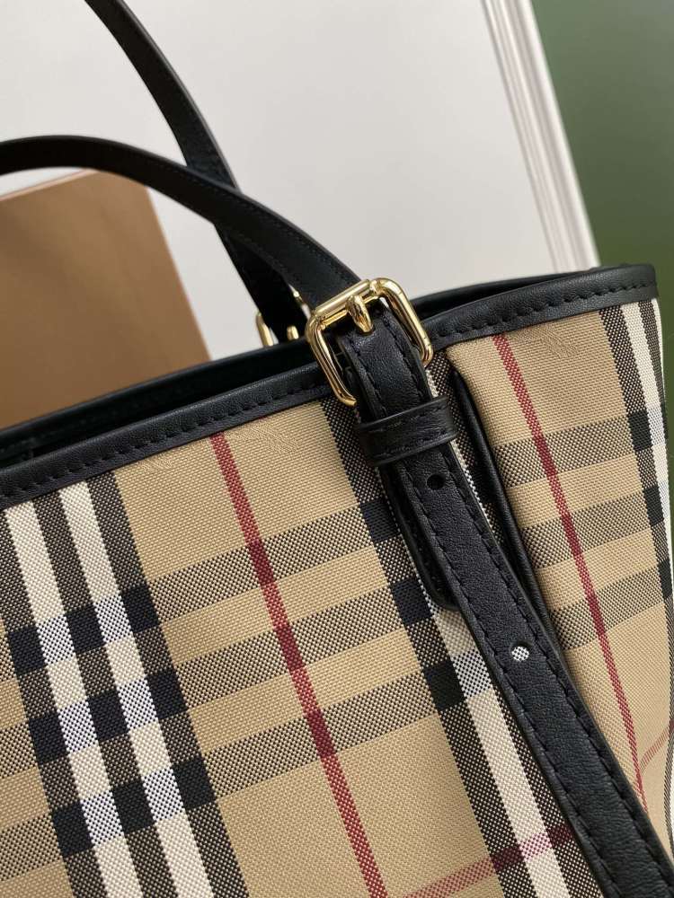 Burberry Shopping Bag 8812 Mirror Boutique