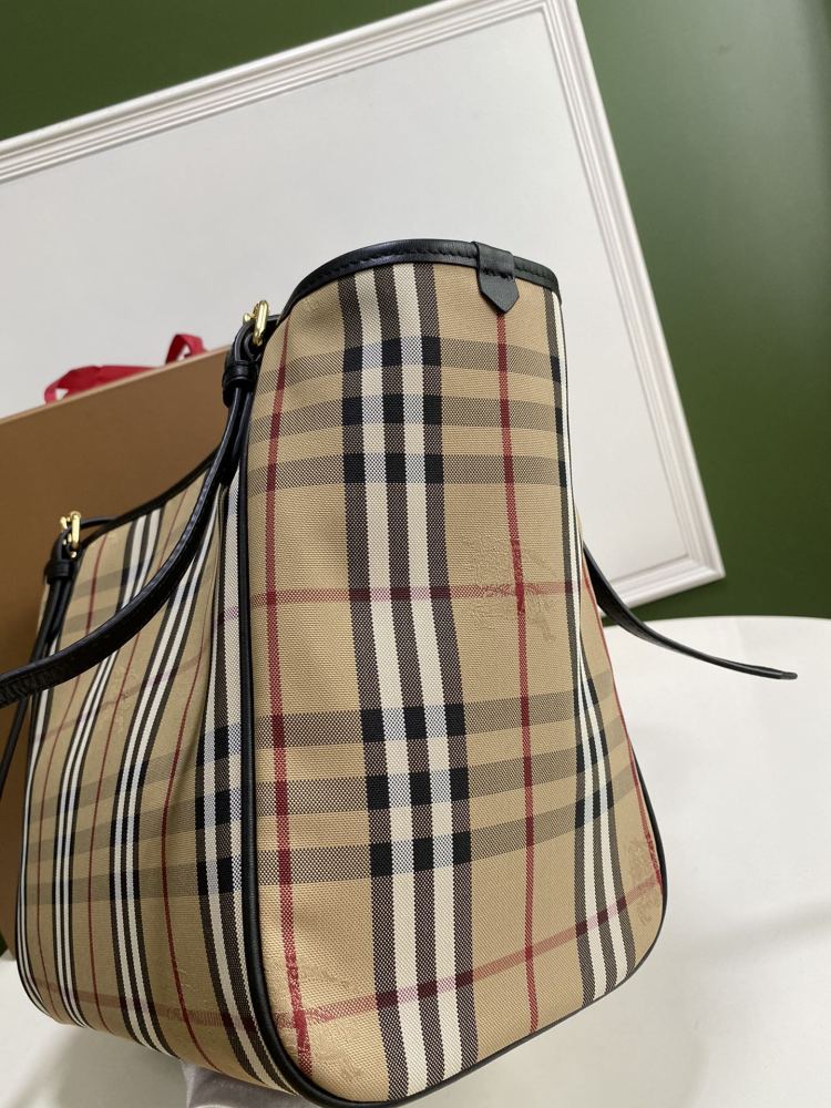 Burberry Shopping Bag 8812 Mirror Boutique