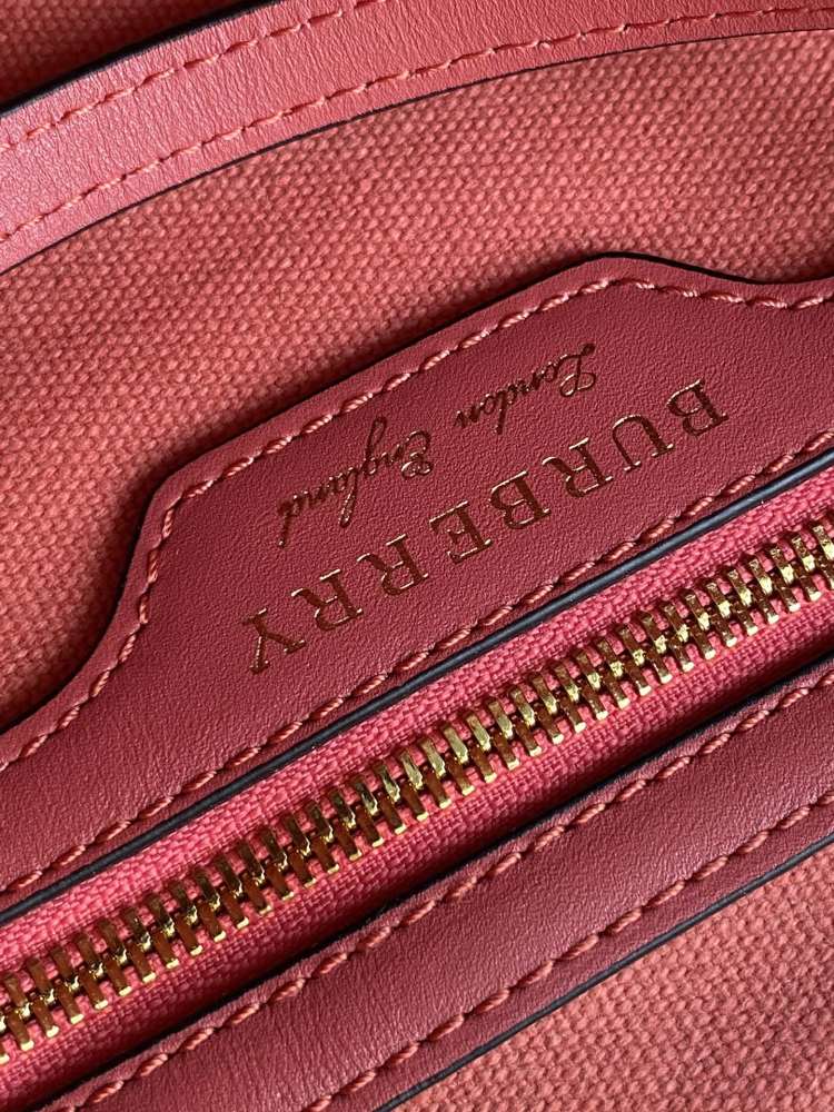 Burberry Shopping Bag 8812 Mirror Boutique
