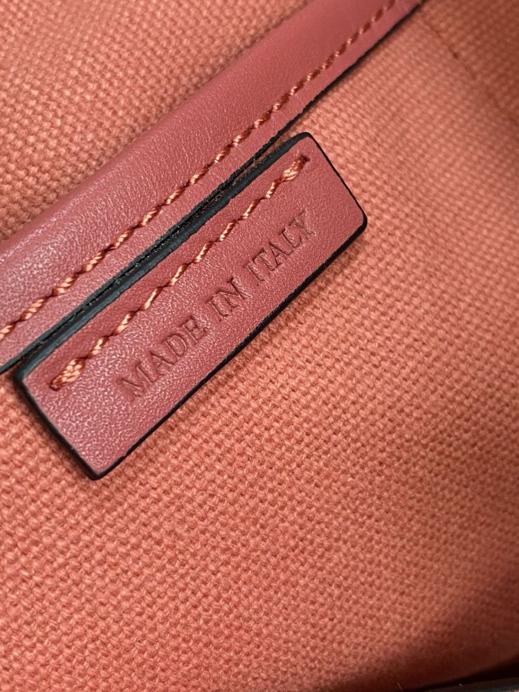 Burberry Shopping Bag 8812 Mirror Boutique