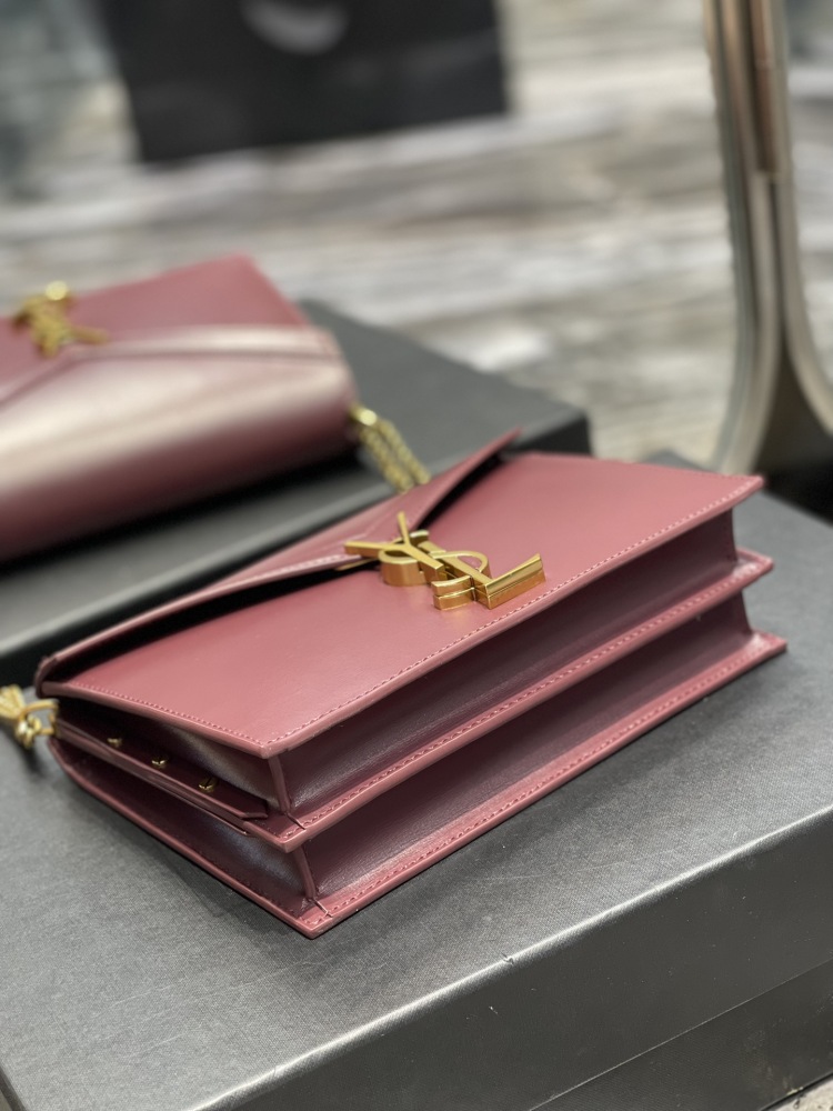 Saint Laurent 𝑪𝑨𝑺𝑺𝑨𝑵𝑫𝑹𝑨 532750 Mirror Boutique