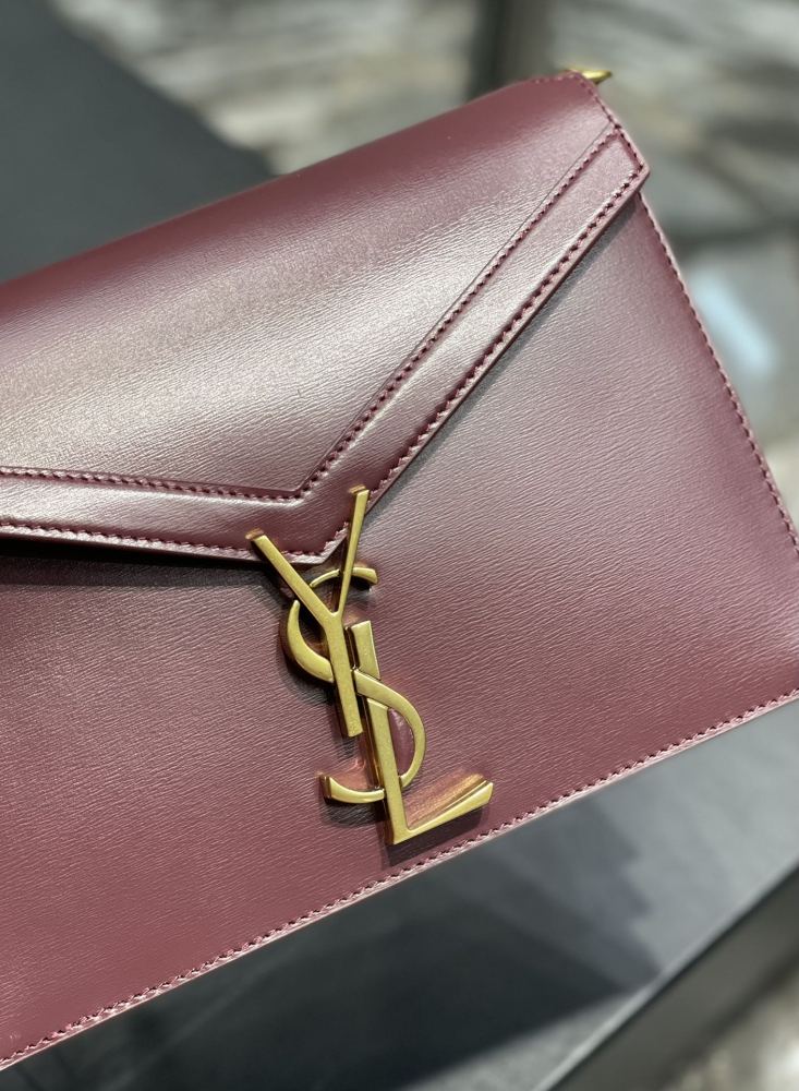 Saint Laurent 𝑪𝑨𝑺𝑺𝑨𝑵𝑫𝑹𝑨 532750 Mirror Boutique