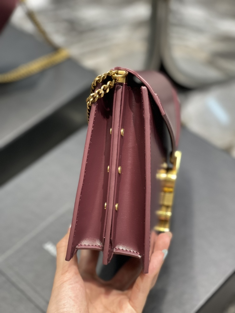Saint Laurent 𝑪𝑨𝑺𝑺𝑨𝑵𝑫𝑹𝑨 532750 Mirror Boutique