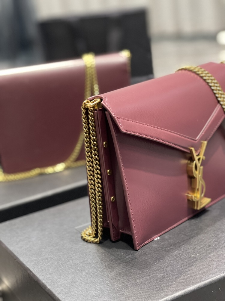 Saint Laurent 𝑪𝑨𝑺𝑺𝑨𝑵𝑫𝑹𝑨 532750 Mirror Boutique