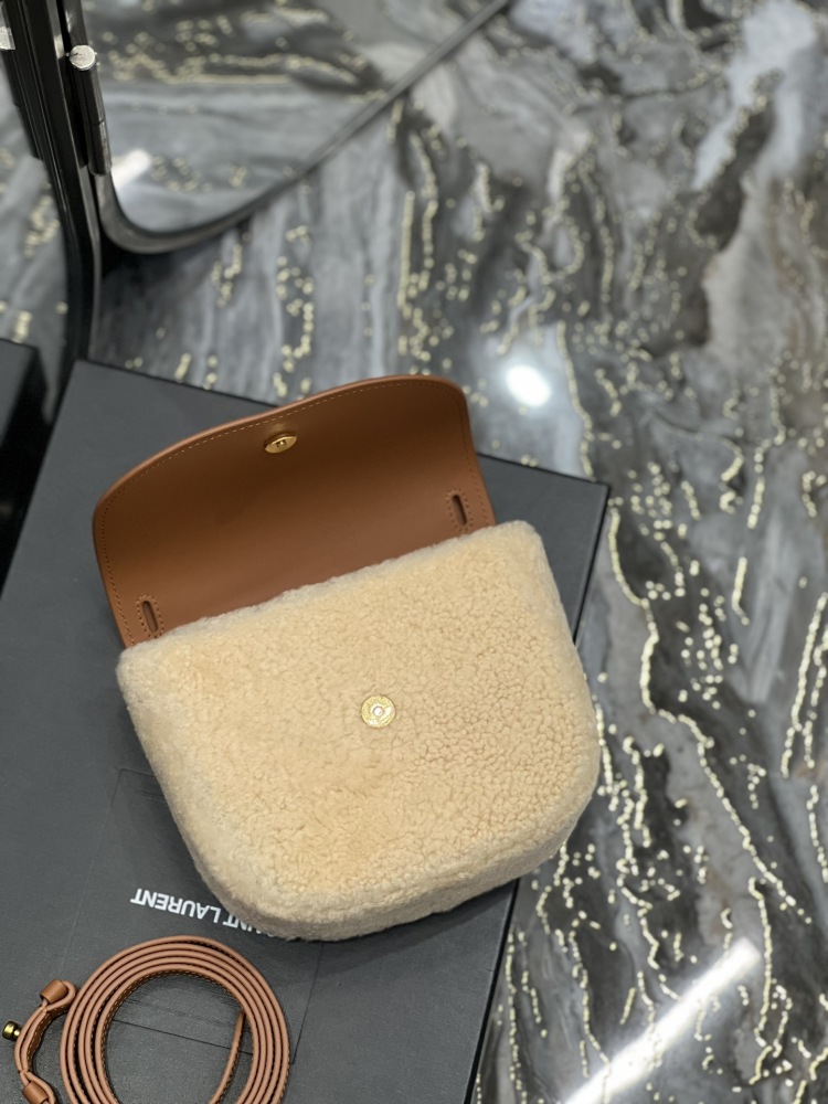 Saint Laurent 𝑲𝒂𝒊𝒂  619740 Mirror Boutique