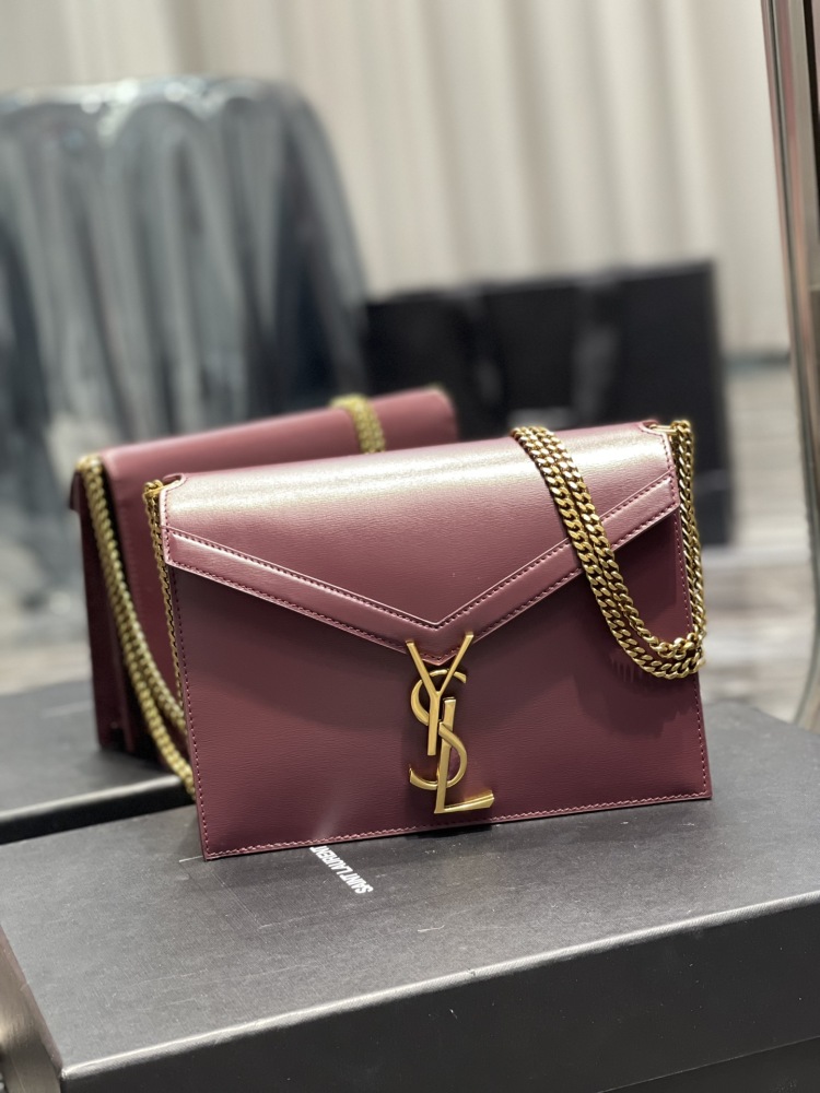 Saint Laurent 𝑪𝑨𝑺𝑺𝑨𝑵𝑫𝑹𝑨 532750 Mirror Boutique