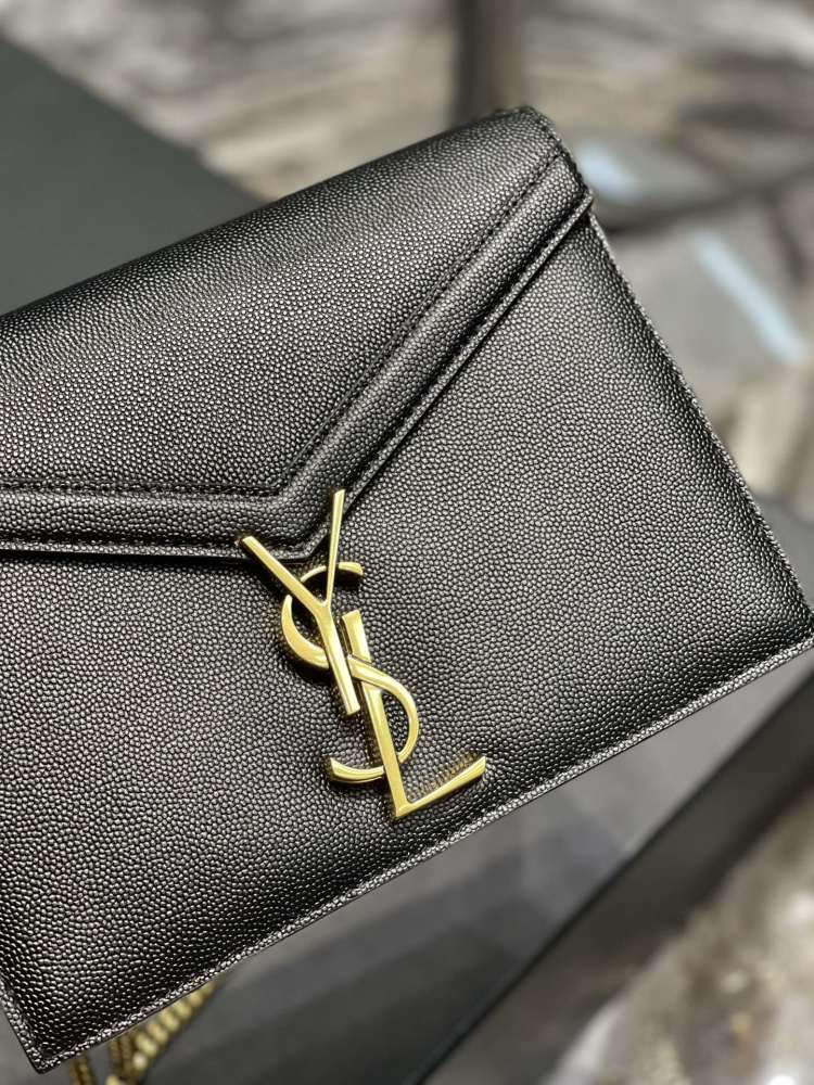 Saint Laurent 𝑪𝑨𝑺𝑺𝑨𝑵𝑫𝑹𝑨 532750 Mirror Boutique