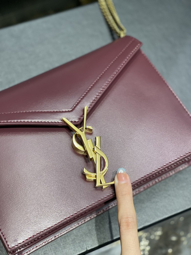Saint Laurent 𝑪𝑨𝑺𝑺𝑨𝑵𝑫𝑹𝑨 532750 Mirror Boutique
