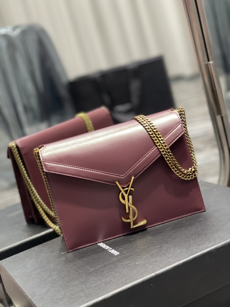 Saint Laurent 𝑪𝑨𝑺𝑺𝑨𝑵𝑫𝑹𝑨 532750 Mirror Boutique